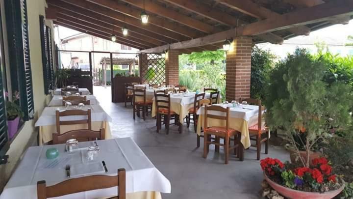 Locanda Della Luna Rossa Calosso Luaran gambar