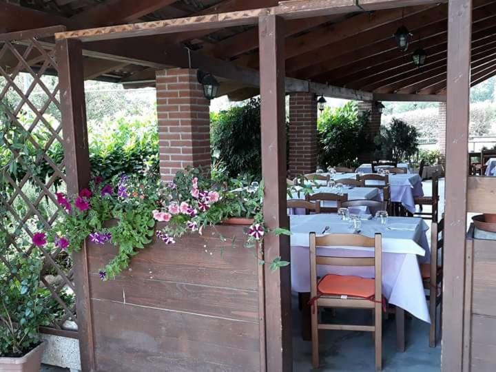 Locanda Della Luna Rossa Calosso Luaran gambar